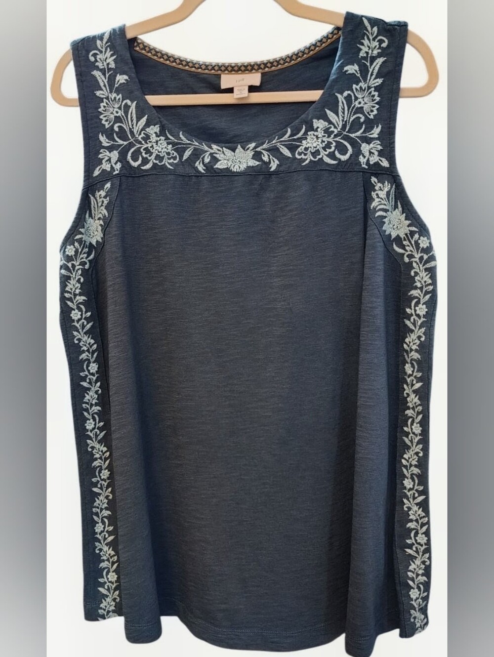 J.Jill sleeveless machine embroidered tank/tunic
